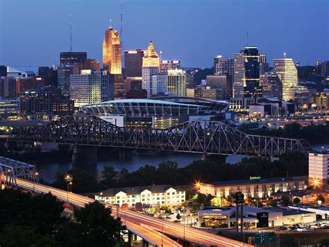 Buildings & City: Cincinnati, Ohio Skyline From Devou Park, Covington, Kentu