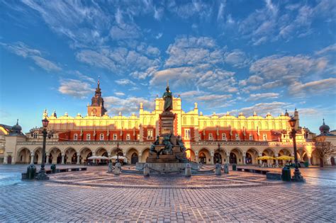 Main Square Kraków - Plaza in Kraków - Thousand Wonders