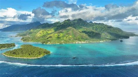 9 Best Beaches in Moorea to Explore This Year