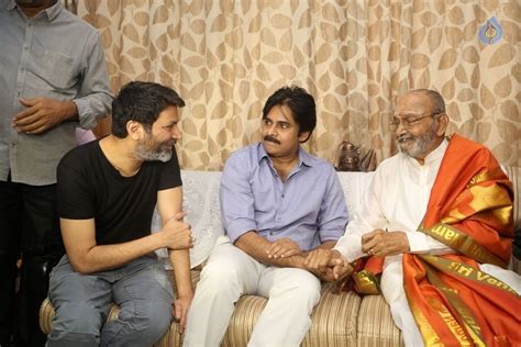 Pawan Kalyan and Trivikram Meets K Vishwanath - Photo 21 of 77