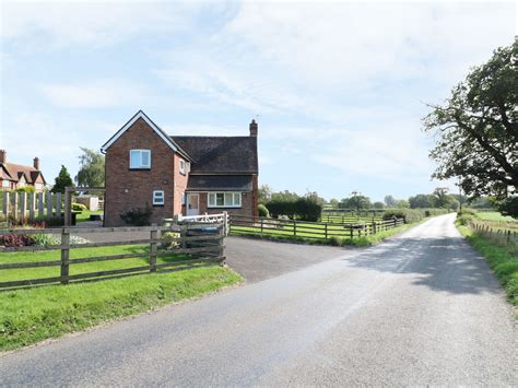 Ardsley Cottage, Derbyshire - Derbyshire - England : Hot Tub Getaways ...