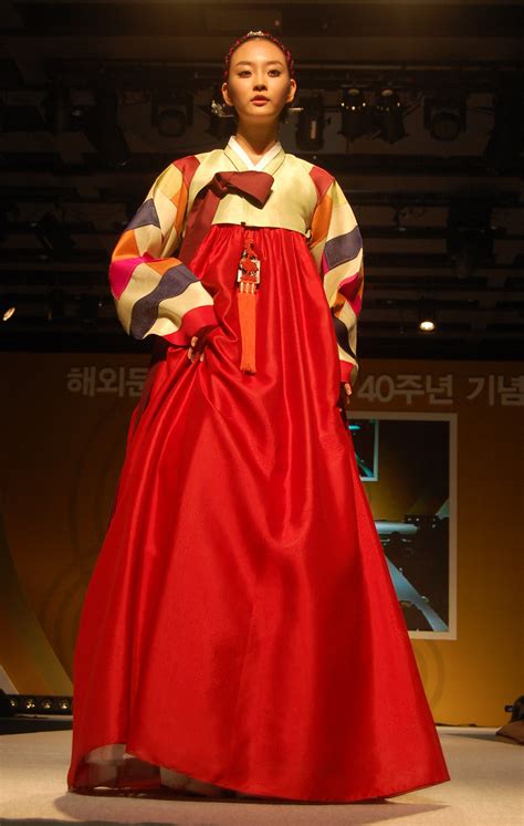 Hanbok fashion show | Leading Hanbok designer Lee Young-hee … | Flickr