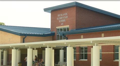 New Richlands Elementary School officially opens