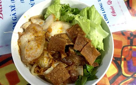 Cao Lầu - Pork Noodles from Hội An - Delicious Vietnam