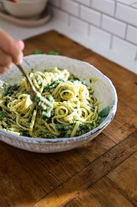 Linguine con pesto Genovese (classic pesto with linguine) Italian Potatoes, Sbs Food, Tasty ...