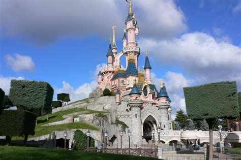 File:Sleeping Beauty Castle, Disneyland, Paris.jpg - Wikipedia
