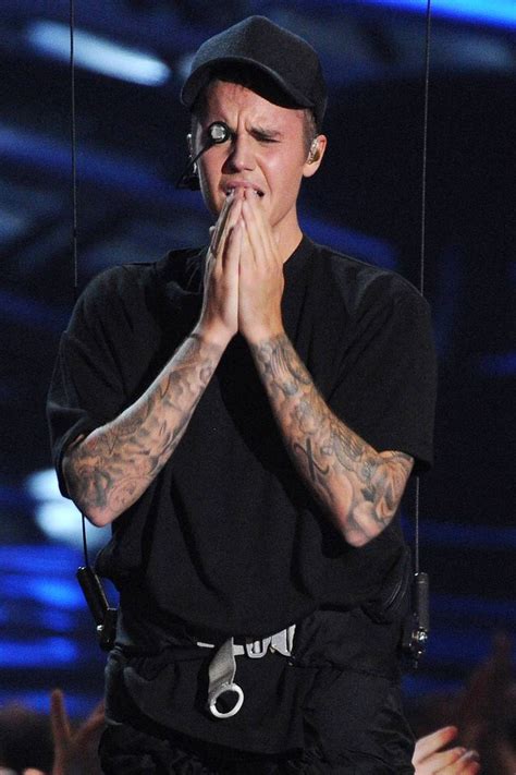 Justin Bieber crying MTV VMAs 2015 | Glamour UK