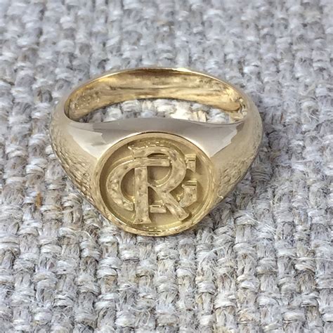 2 Initials Monogram Design 14mm Round - 9 Carat Yellow Gold Signet Ring – Signet Circle