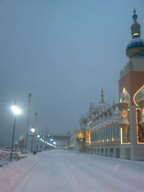 Taj Mahal Atlantic City and the desolate boardwalk. | Atlantic city ...