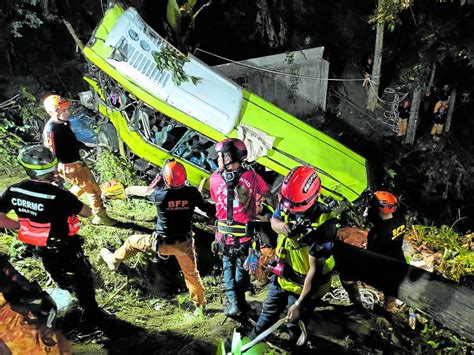 Antique bus crash death toll climbs to 18 | Inquirer News