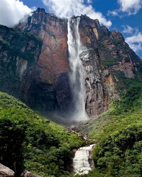 O Salto Ángel está localizado no Parque Nacional Canaima no sudeste da ...