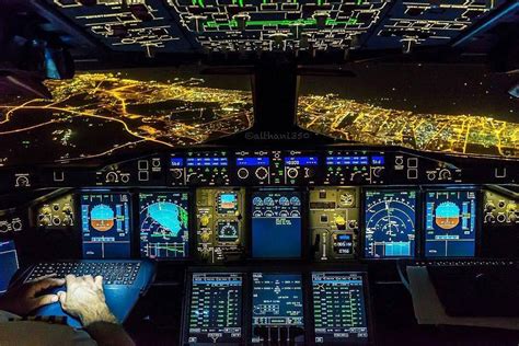 from @airbuslover15 - Dubai at night Airline: @qatarairways Aircraft ...