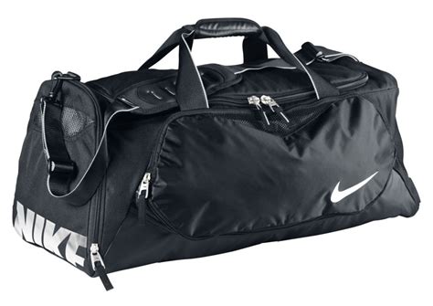 How to Look Good at the Gym | Nike bags, Gym wear, Bags