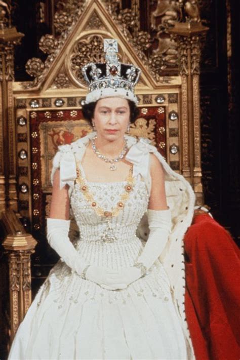 Queen Elizabeth's Most Beautiful Jewels - Pictures of the Queen's ...