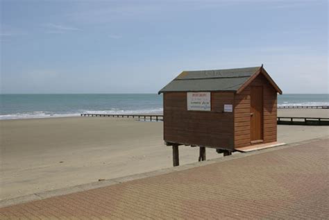 Shanklin Beach © Stephen McKay cc-by-sa/2.0 :: Geograph Britain and Ireland