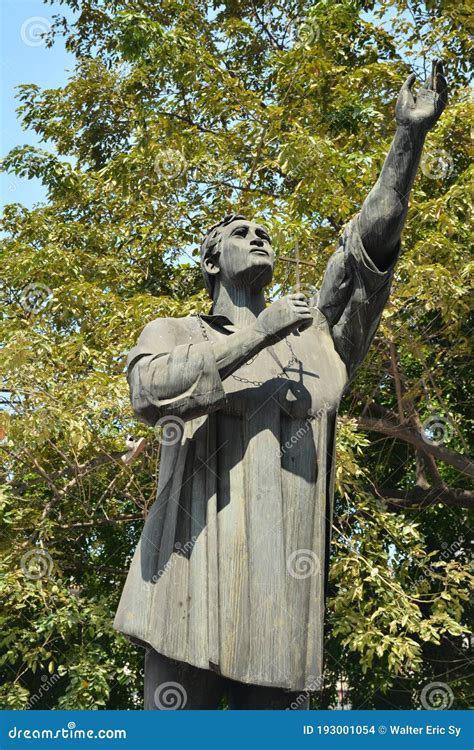 San Lorenzo Ruiz Statue in Manila, Philippines Editorial Stock Image ...