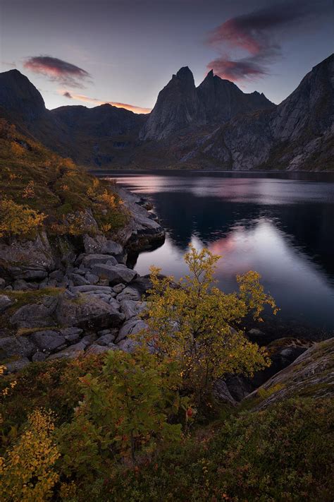 Fall colors in Norway [OC] [1365x2048] : r/EarthPorn