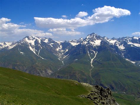 File:Tajik mountains edit.jpg - Wikimedia Commons
