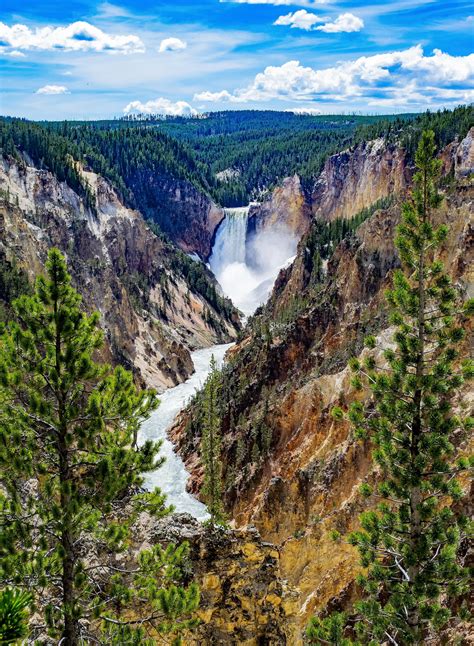 Beautiful canyon of the Upper Yellowstone Falls [OC] [2933x4000] | Каньон, Красивые места, Места