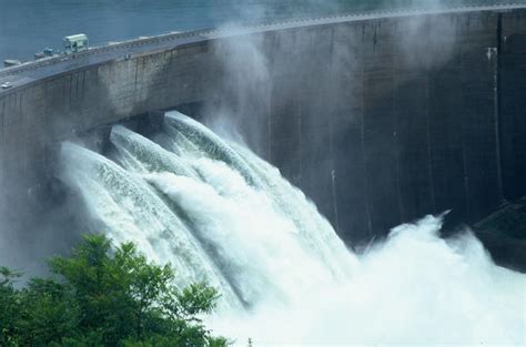 Zambia Travel Articles - Kariba Dam - Zambia Info