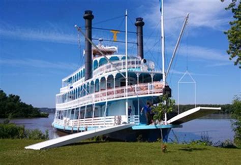 Riverboat Twilight | Le Claire, Iowa | Travel Iowa