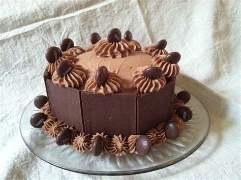 Julie Vision in the Kitchen: Ultimate Chocolate Cake + Decorating Tutorial