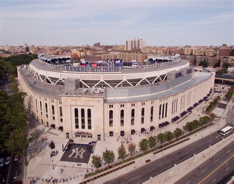 Enjoy The Grandeur of Yankee Stadium, New York - Traveldigg.com