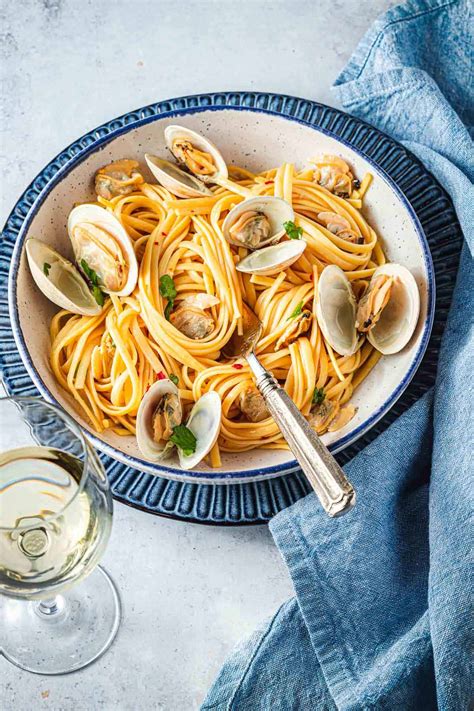 Linguine with Clams Recipe | The Mediterranean Dish