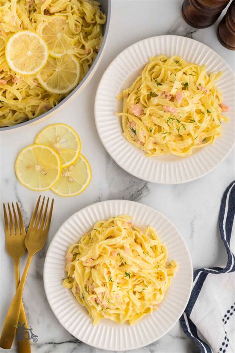 Tagliatelle al Salmone (Pasta With Smoked Salmon Cream Sauce)