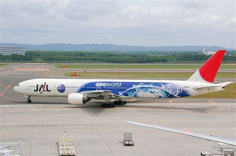 A Japan Airlines Boeing 777–300 painted in special Oneworld livery ...