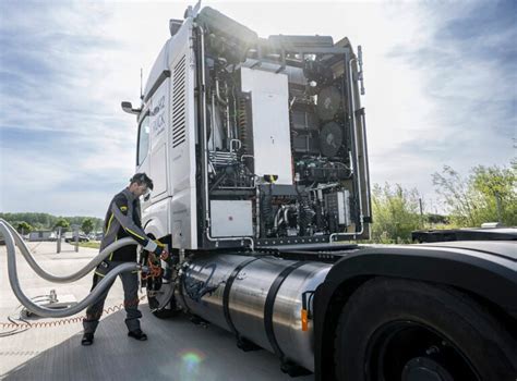 Daimler Truck trials liquid hydrogen - Just Auto