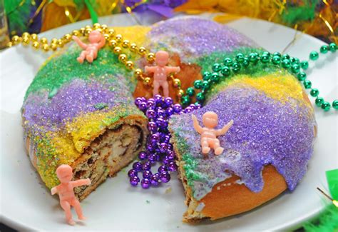 Traditional Mardi Gras Kings Cake l the History of the Kings Cake l ...