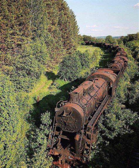 Abandoned Train in Siberia. : r/pics