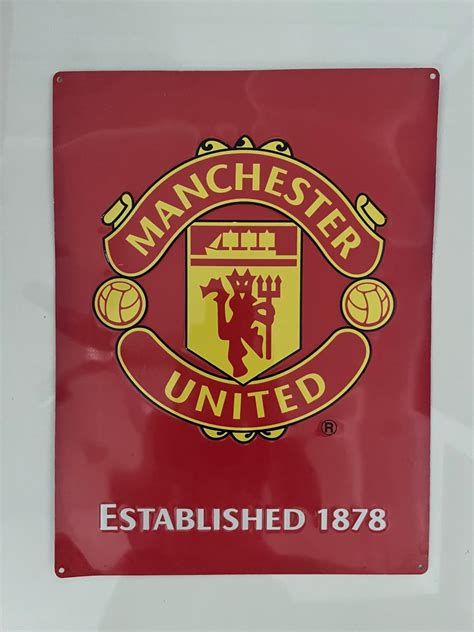 Manchester United Sign, Hobbies & Toys, Memorabilia & Collectibles, Fan ...