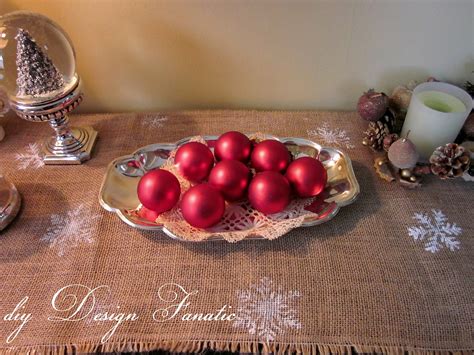 diy Design Fanatic: Super Easy DIY Christmas Stenciled Table Runner