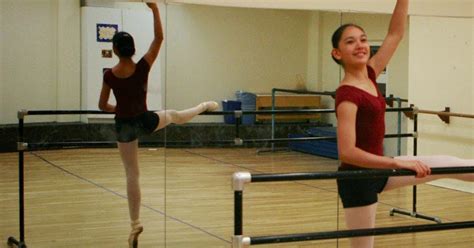 Ode Street Tribune: free ballet exercise classes in Rosslyn's Gateway Park