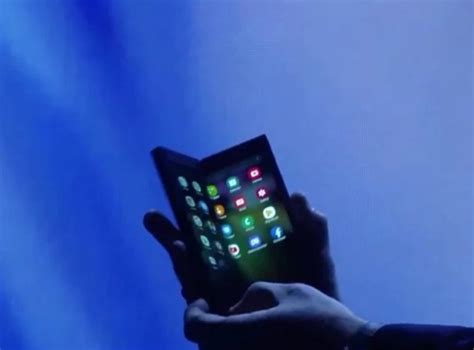 Google Foldable Phone Patent Surfaces Online; See Details