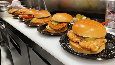 We Tried Wingstop's New Chicken Sandwich. Here's How It Went