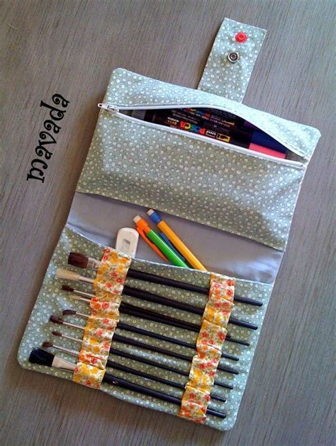 could make to carry crochet hooks and embroidery floss | Organisateur ...