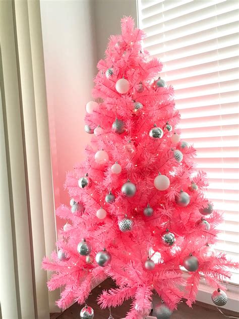 Think Pink... the story of a Christmas tree - Samelia's Mum