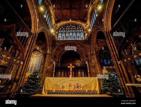 Manchester Cathedral interior Stock Photo - Alamy