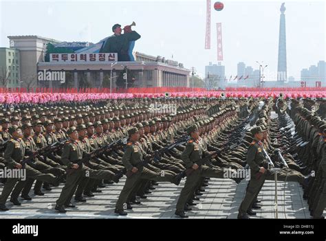 Soldiers march during a military parade at Pyongyang's Kim Il Sung ...