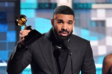 Un viaggio nella carriera di Drake, premiato come artista del decennio da Billboard