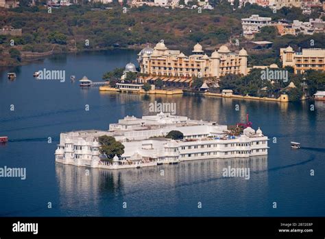 Lake Palace Lake Pichola Udaipur Rajasthan India Stock Photo - Alamy