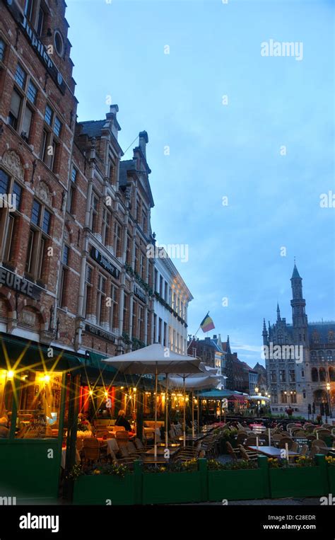 Bruges nightlife hi-res stock photography and images - Alamy