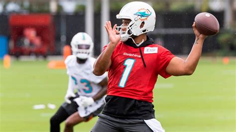 Dolphins In Depth podcast on first week of OTAs and more | Miami Herald