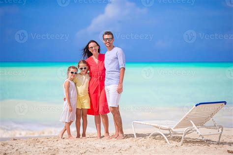 Family beach vacation at Caribbean 17763406 Stock Photo at Vecteezy