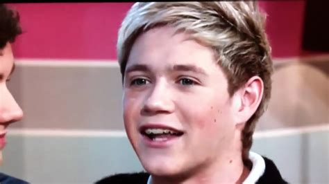 Niall Horan talking about his teeth - YouTube