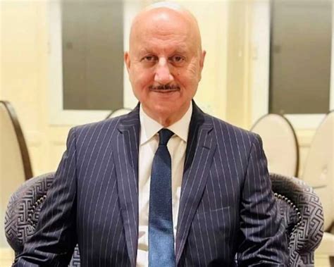 anupam kher photo replaces mahatma gandhi on 500 rs note video goes ...