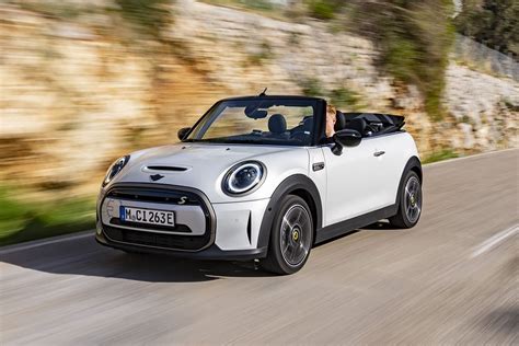 Mini Cooper SE Cabriolet : cher séchoir - bOOlyx